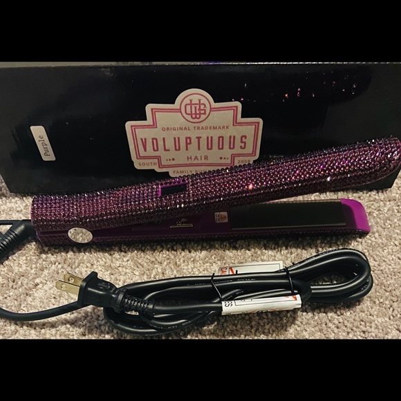 Go Voluptuous Hair Flat Iron